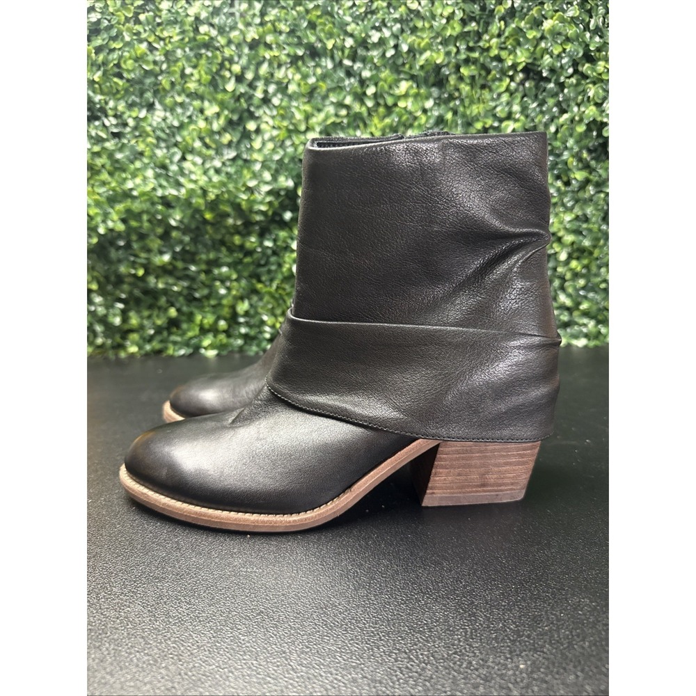 Earth Shoes Savvy booties Black Leather Boots Size 7.5 M